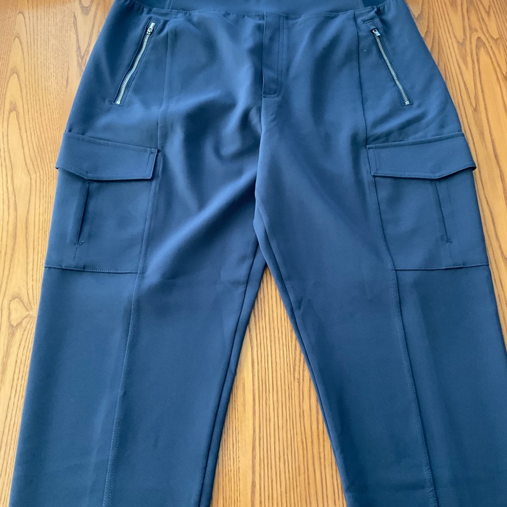 Athleta Navy Endless High Rise Cargo Pant. Navy Blue with zip front/rear pockets - Picture 5 of 13